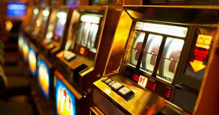 Illinois regulators propose expansion to self-exclusion program for compulsive gamblers - CBS News