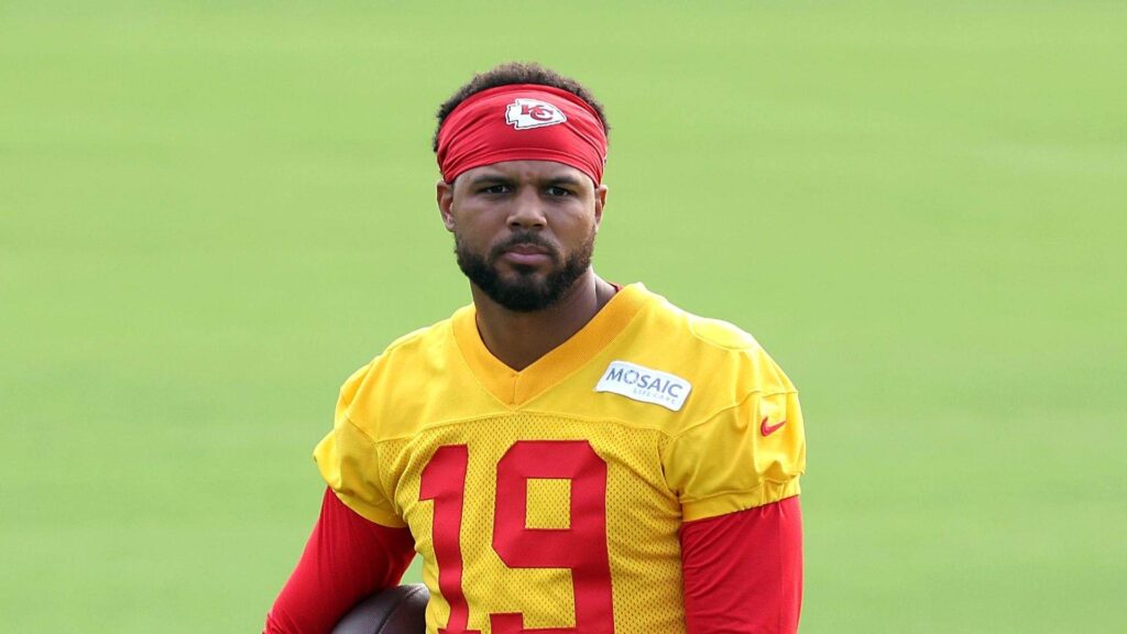 Kansas City Chiefs Make Telling Change After Chris Oladokun Is Removed From Active Roster - heavy.com