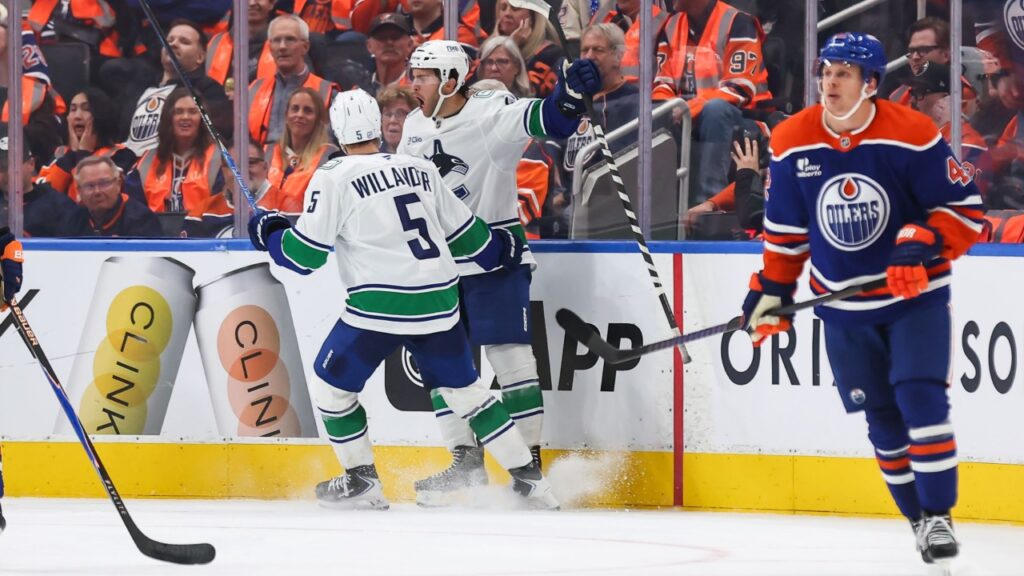 Cotter's eye-opening performance helps rebuilding Canucks stun Oilers - Sportsnet.ca