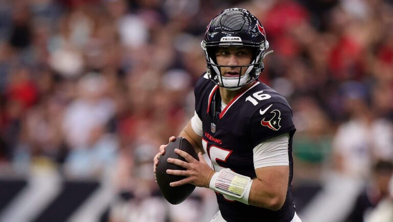 Packers Sign New QB After McCord Trade in Head-Scratching Move - heavy.com