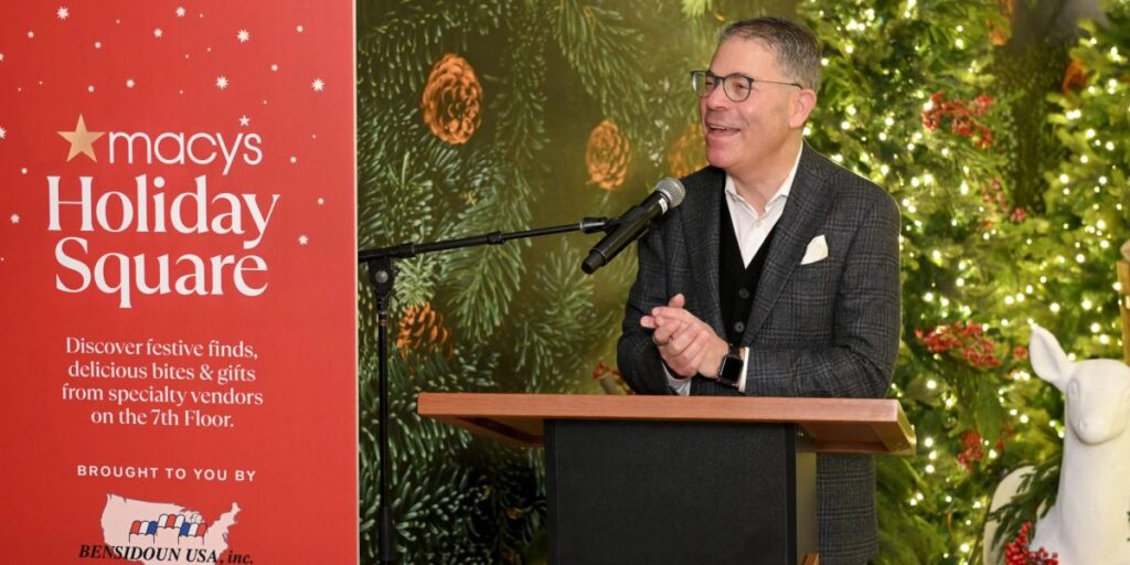 Retail CEOs see a holiday paradox: shoppers are anxious, but still willing to spend - Fortune