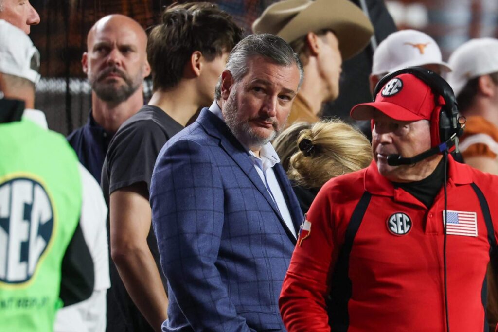 Why did ESPN give Ted Cruz 10 minutes to talk about a bill on College GameDay? - The New York Times
