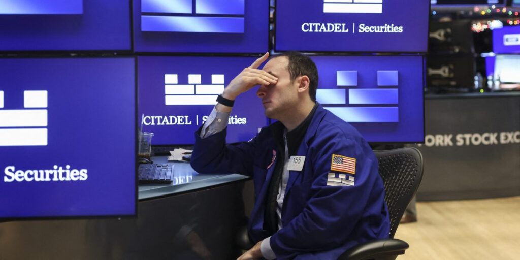Stocks are in a late-stage bubble and poised to crash 21% next year, analyst says - Fortune