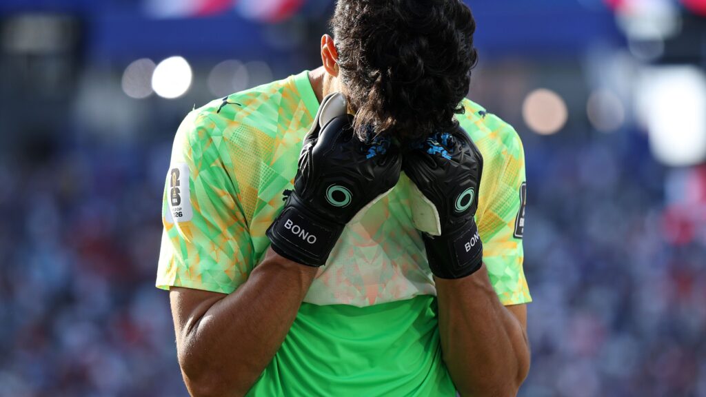 Injured in the warm-up: a sudden injury rules Yassine Bounou out of the Al-Hilal v Neom match - Goal.com