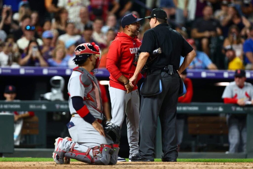 Oli Marmol says umpire ejected him after telling Cardinals reliever to fix his hat - The New York Times