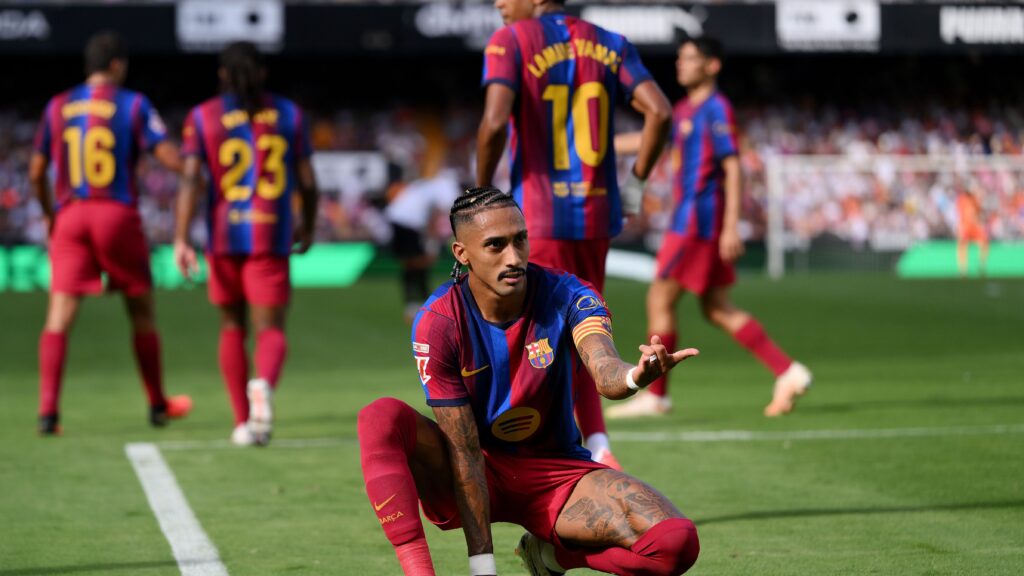 Messi's number repeats: Raphinha opens a door for himself in Barcelona's history - Goal.com
