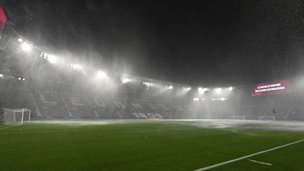 Thirty minutes before kick-off: rain forces the cancellation of the Levante v Bilbao match in La Liga - Goal.com