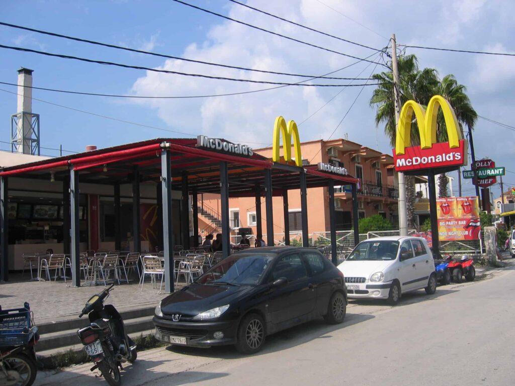 McDonald's Falls 4% as Investor Day Sets $8.5B Franchisee Support Plan; Wendy's Dips, Yum! Brands Holds Steady - 24/7 Wall St.
