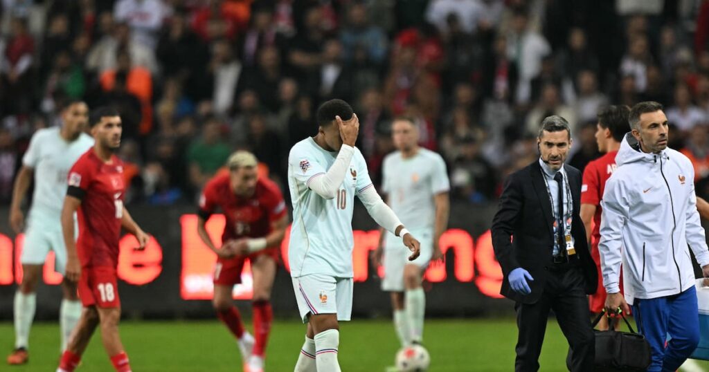 Kylian Mbappé scores, but leaves France match early with apparent injury - tsn.ca