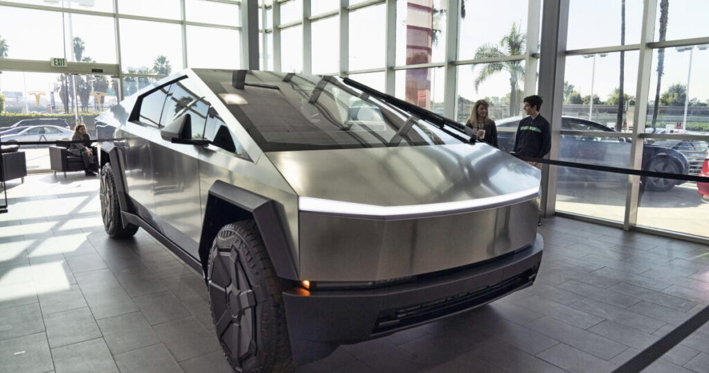 Southern California man accidentally kills son while backing out of driveway in Tesla Cybertruck - news.ssbcrack.com