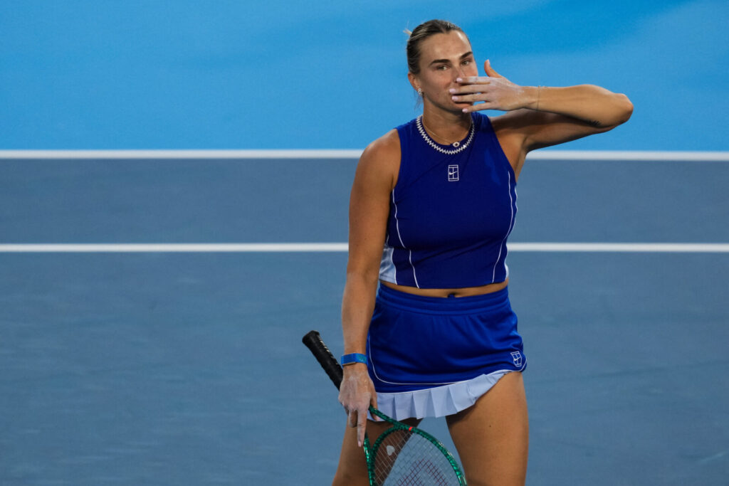 Aryna Sabalenka pauses US Open match to complain about overwhelming weed smell - thebiglead.com