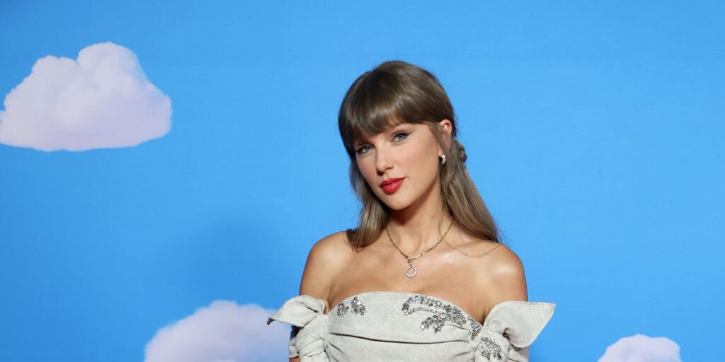 Taylor Swift’s New Single “Pink Clouding” Explores Love’s Illusions After Heartbreak - SSBCrack