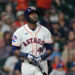 Alvarez hits 40th home run, Astros defeat Royals to maintain at least share of AL West lead - TSN