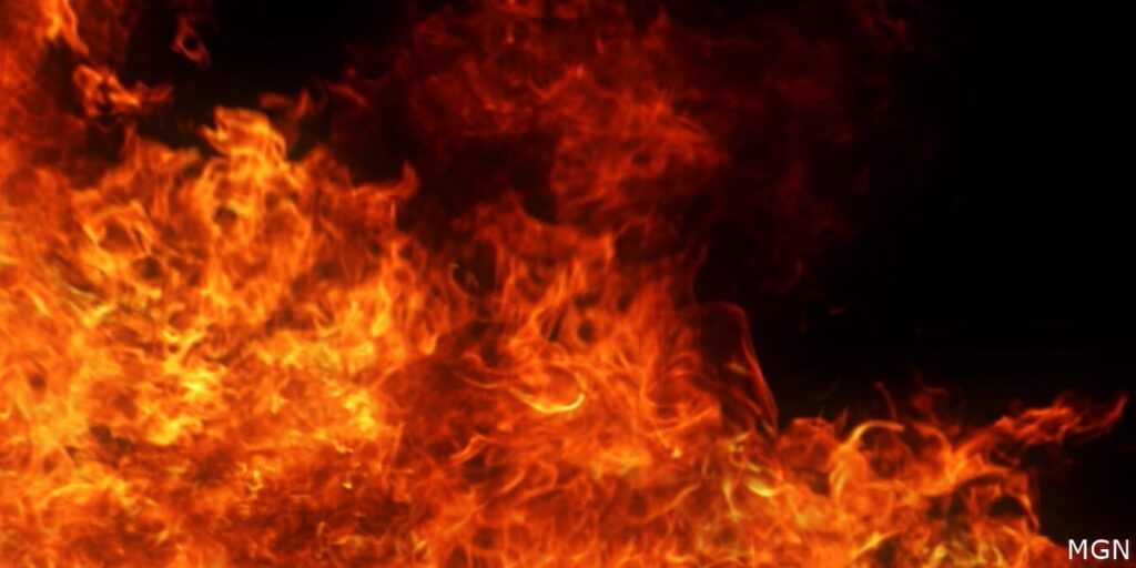 Fitchburg crews battle early morning apartment fire - WMTV 15 NEWS