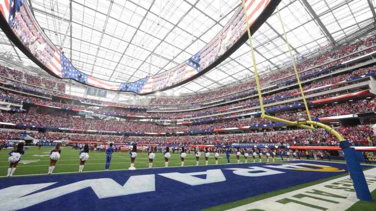 Who is performing the national anthem at the Giants vs Rams game? Monday Night Football - Diario AS