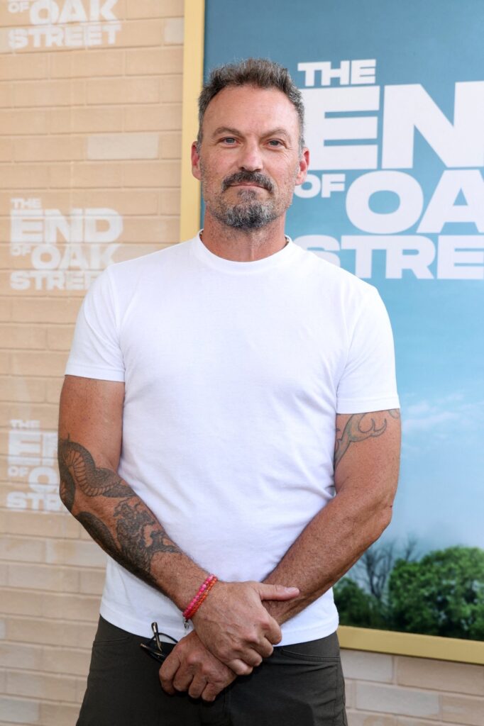 Brian Austin Green Talks ‘Challenging’ Times, Going Out by ‘Myself’ While Sharna Burgess Is on ‘DWTS’ - AOL.com