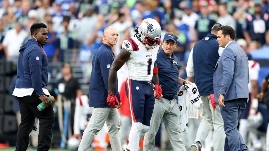 Patriots' A.J. Brown injures ankle, ruled out for rest of season opener vs. Seahawks - CBS Sports