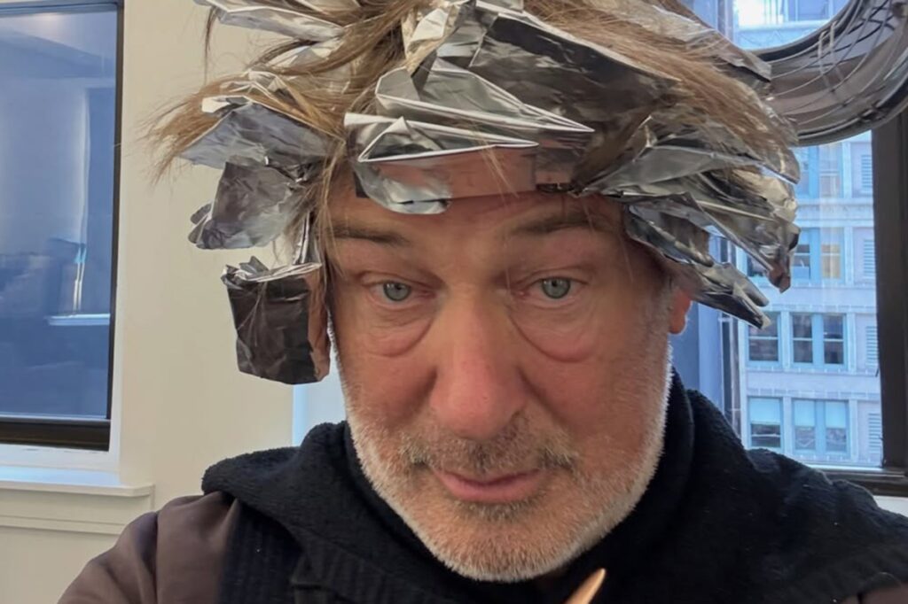 Alec Baldwin refreshes his hair color and more star snaps - Page Six