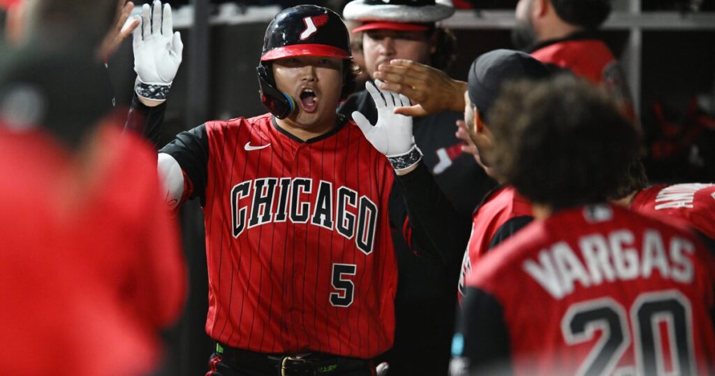 Munetaka Murakami homers twice as playoff-bound White Sox top Rockies 6-1 - CBS News