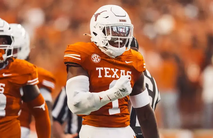 WATCH: Texas Lineman Colin Simmons Flagged For 'Simulating Using the Restroom' After Sack on Faizon Brandon - Rocky Top Insider