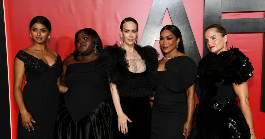 Jessica Lange, Sarah Paulson, & More 'American Horror Story: 13' Stars Brought Witchy Style To The Red Carpet - The Zoe Report