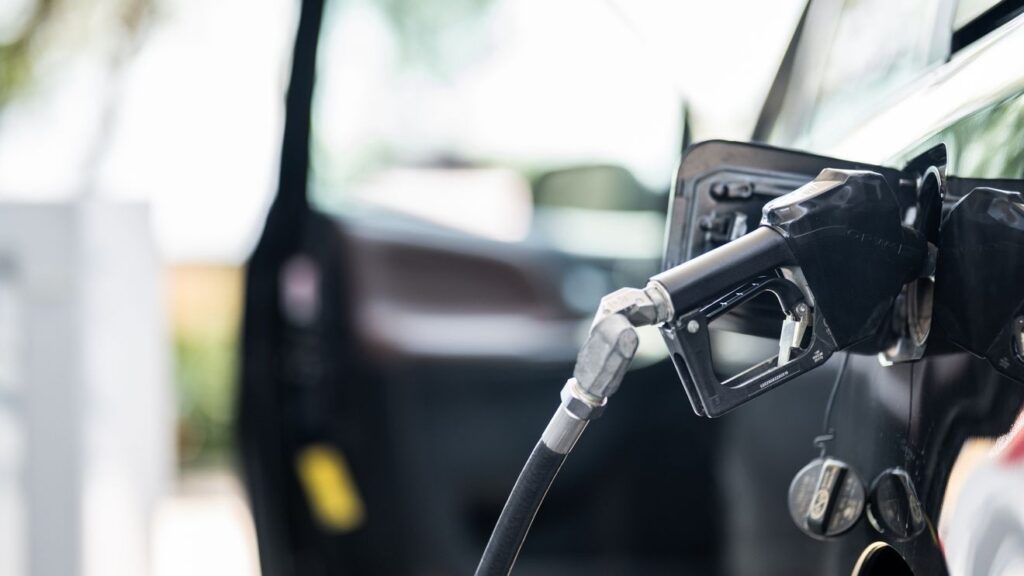 Gas prices have risen 27.3 cents in the last week, average $4.21 to start the work week - myfox28columbus.com