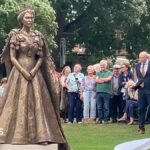 Watch: Queen Elizabeth II sculpture unveiled in Romsey - BBC