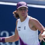 US Open: Six-time major champion Swiatek faces Zheng - listen & follow - BBC