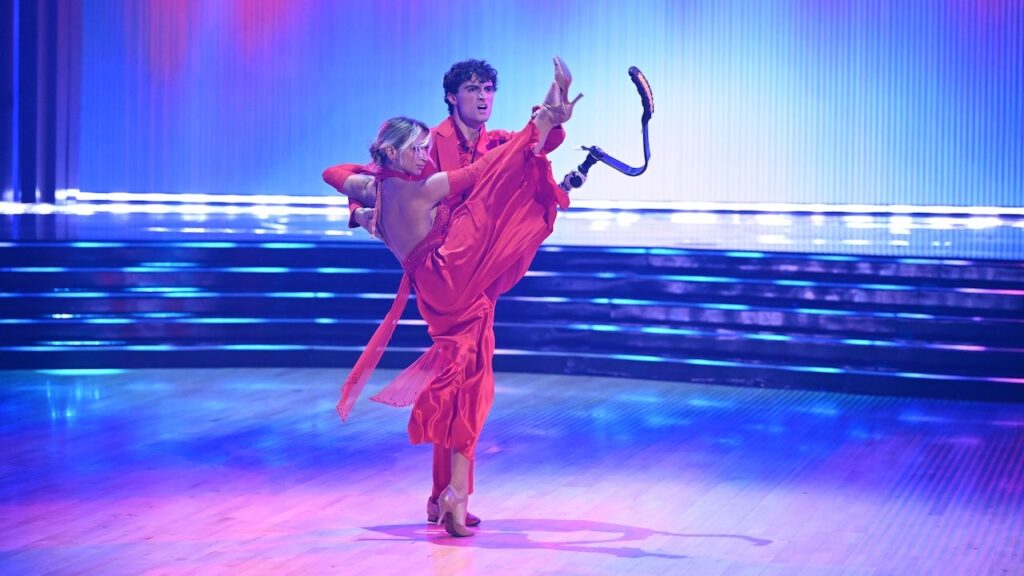 ‘DWTS’ Season 35 Premiere: Paralympian Ezra Frech Wows With Kelly Clarkson Tango - TheWrap