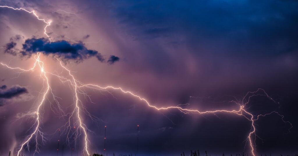 South Florida averaging 2 lightning deaths and 8 injuries per year, NWS meteorologist says amid recent strikes - CBS News