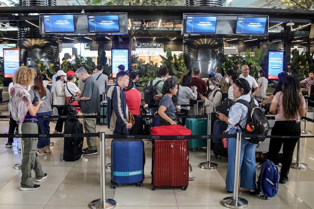List of 8 airports shut, international flights hit by Anak Krakatau eruption: 1,500+ flights grounded, 170K passengers stranded - Gulf News
