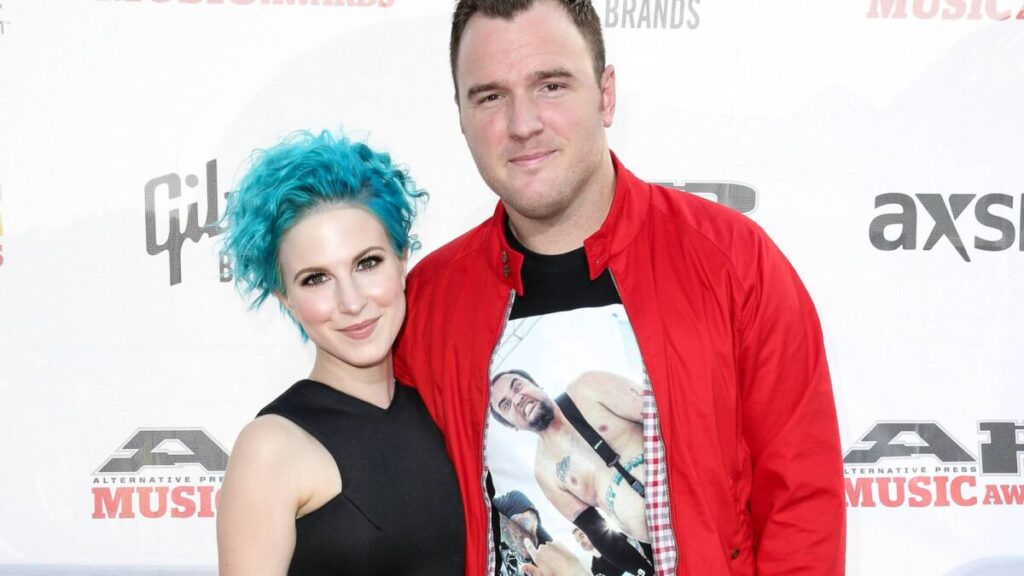 Hayley Williams pays tribute to late ex-husband, New Found Glory guitarist Chad Gilbert: “His influence and attitude guided the genre forward” - شبكة تواصل الإخبارية
