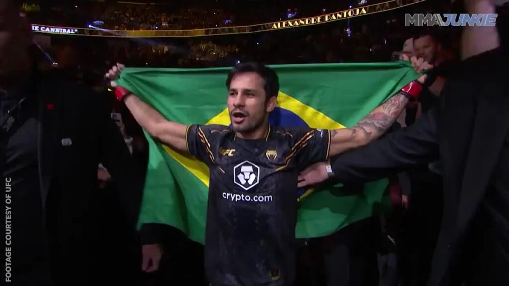 Joshua Van vs. Alexandre Pantoja 2 breakdown & prediction UFC 331 - Yahoo Sports