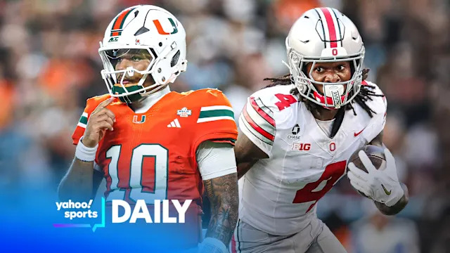 No. 7 Ohio State's Jeremiah Smith catches 3 touchdowns in first half vs. Illinois, including 72-yard bomb and toe-tap TD - Yahoo