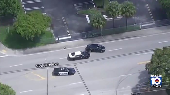 Suspect in custody after police chase in Miami-Dade County - WPLG Local 10