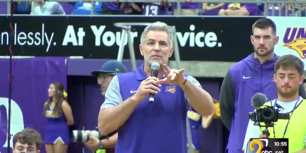 UNI tops Drake 56-14 after Northern Iowa retires Kurt Warner's jersey - KCRG