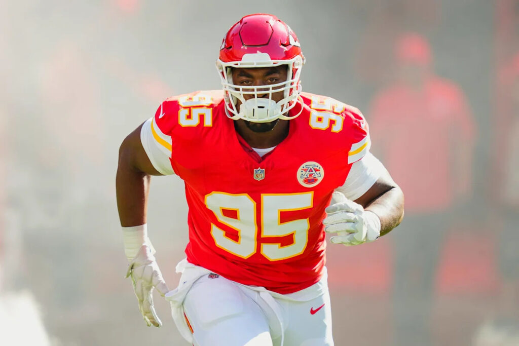 Final Injury Report for Colts-Chiefs: Will Chris Jones, Alec Pierce Play? - Yahoo Sports
