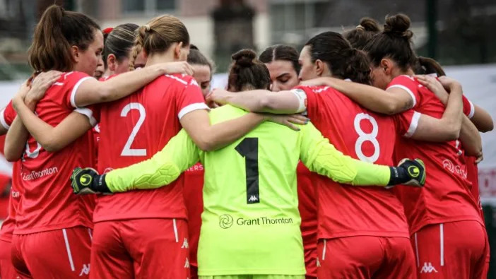Serious injury halts Jersey Bulls Women match - Yahoo Sports