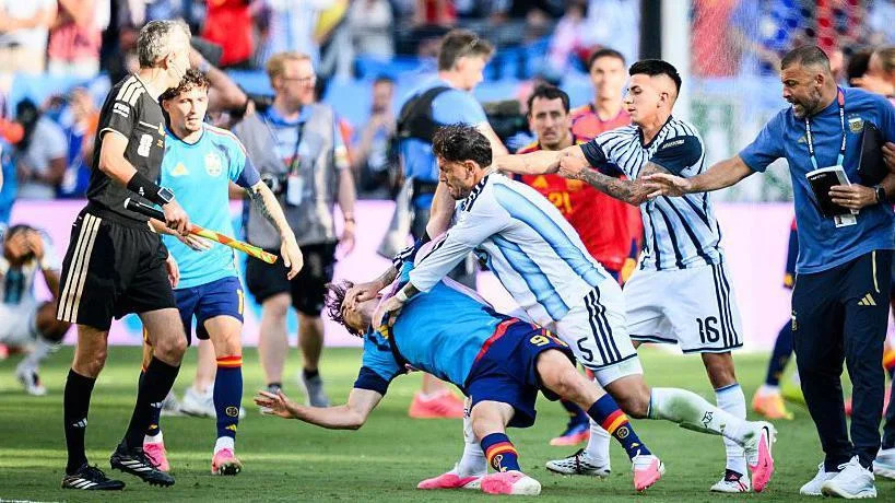 Paredes puts question mark over Argentina future - Yahoo Sports