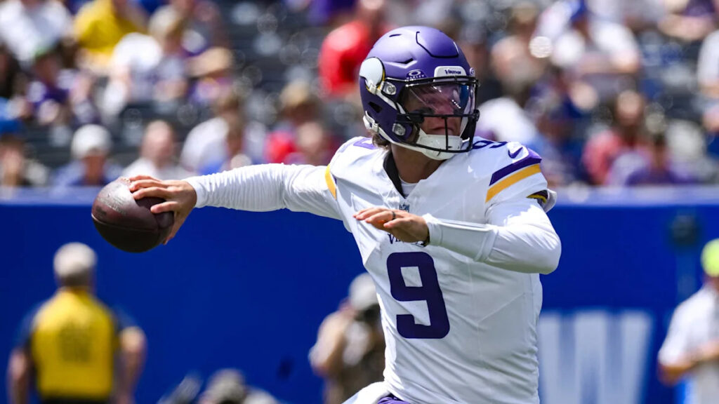 Breaking: Vikings trade J.J. McCarthy to Giants for fifth-round pick - Yahoo Sports