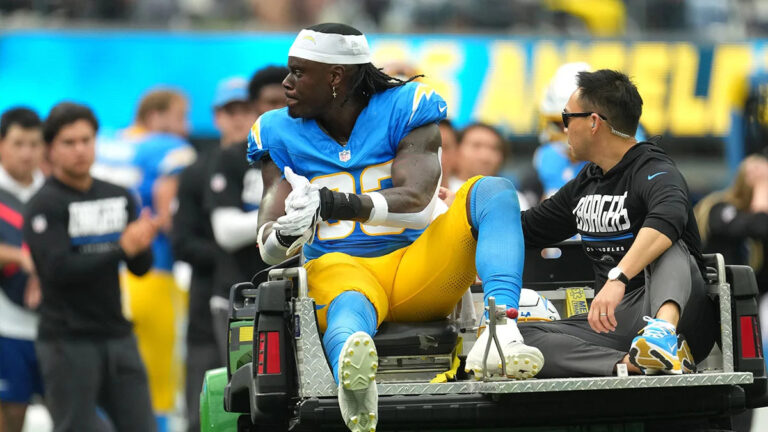 Chargers news: Justin Herbert, LA's dreadful start gets worse with David Njoku injury - sports.yahoo.com