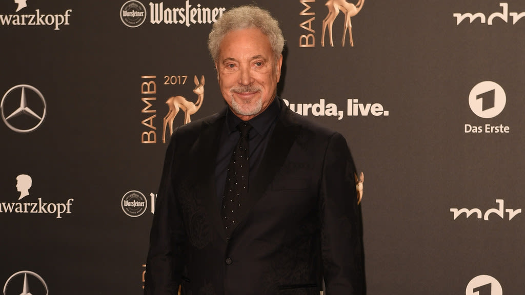 Tom Jones claims he was fired from The Voice UK - Yahoo News UK
