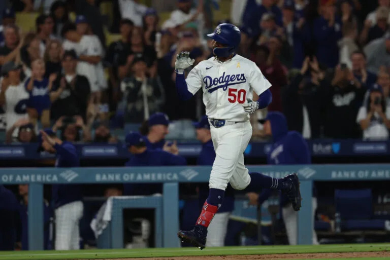 Mookie Betts Stays Hot, Leads Dodgers to Sweep Over Nationals - Yahoo Sports