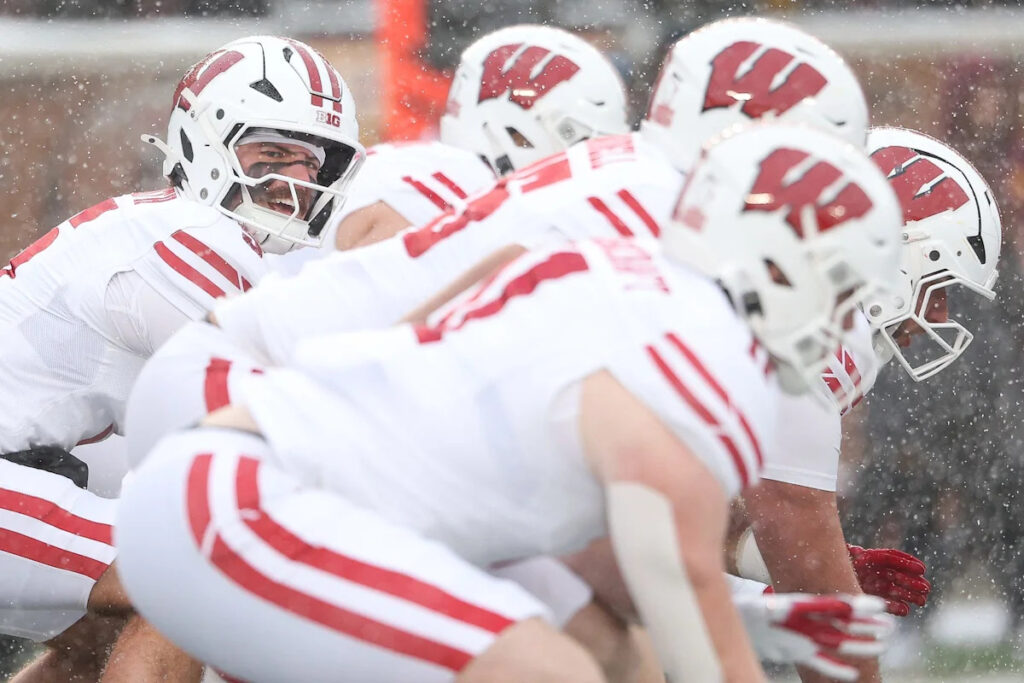 Know your foe Wisconsin: Inside look at Notre Dame’s Week 1 opponent - Yahoo Sports