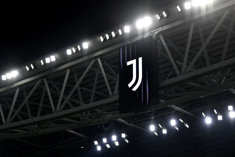 Watch: Goalkeeper Grabara gets assist on Juventus debut after NEC nightmare - Yahoo Sports