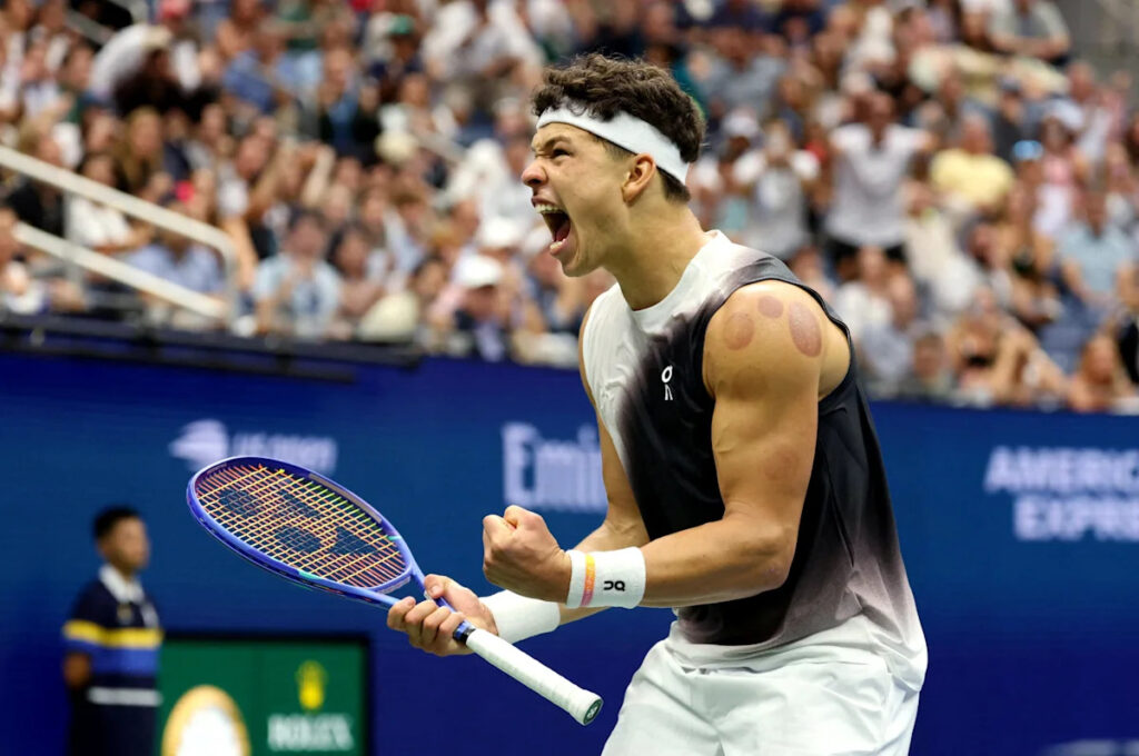 Ben Shelton battles into U.S. Open third round - Yahoo Sports