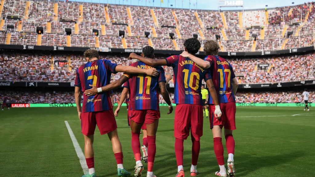 Photo: Barcelona star reunited with Spanish teammates - Yahoo Sports