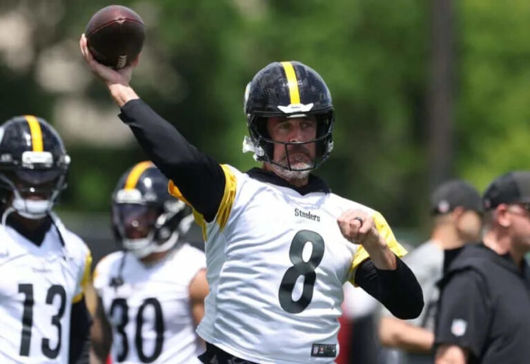 Aaron Rodgers Praises DK Metcalf and Roman Wilson After Michael Pittman Jr. Injury - Yahoo Sports