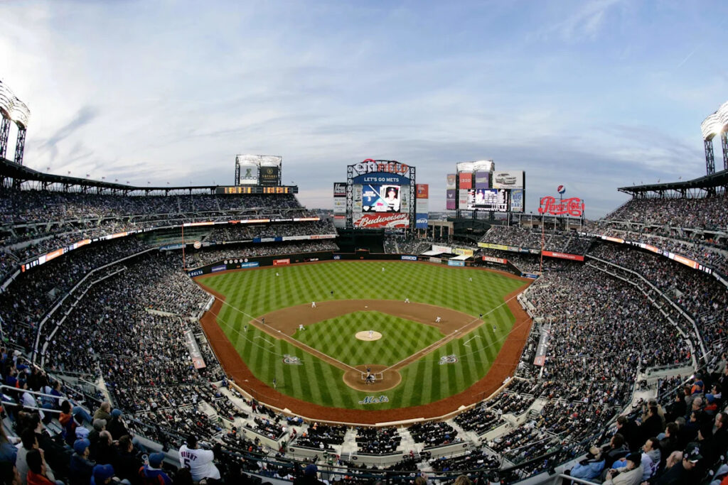 Mets-Phillies Rain Delay Forces Decision on Howie Rose Retirement Ceremony - Yahoo Sports