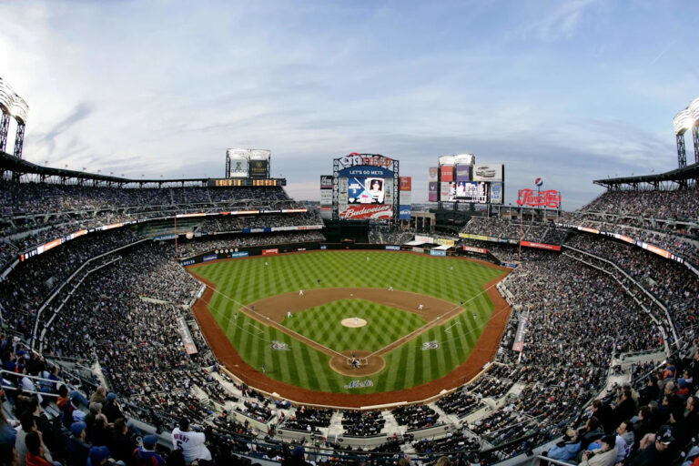 Mets-Phillies Rain Delay Forces Decision on Howie Rose Retirement Ceremony - Yahoo Sports